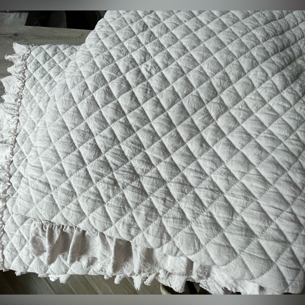 Diamond Ruffle Embroidered Shabby Chic 3 pc Queen Quilt Set - Picture 10 of 11